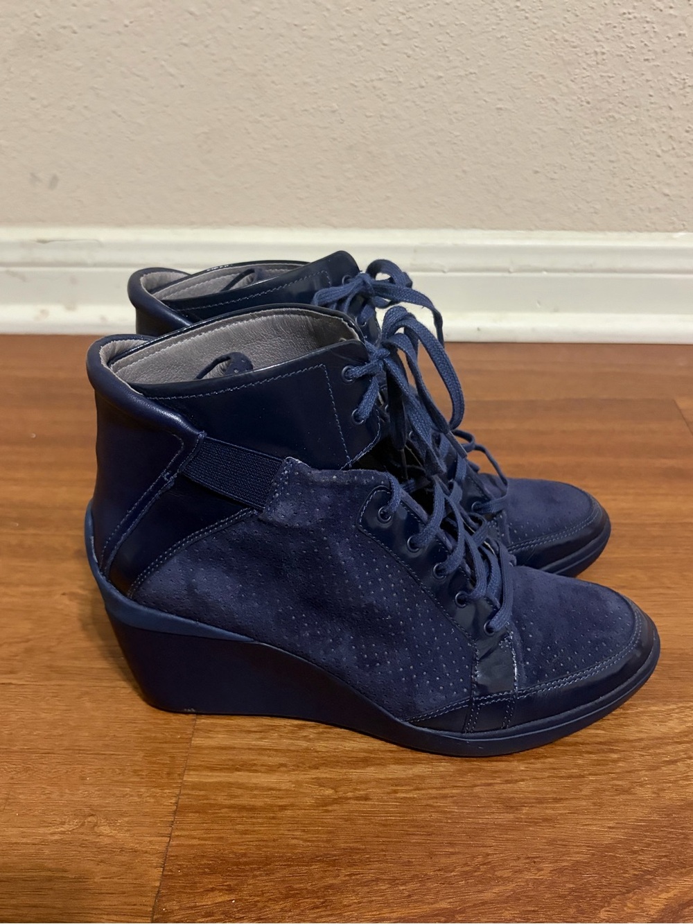 Tsubo Wedge Sneaker Boots Women Sz 9 Leather Suede Lace Up Minimalist Streetwear